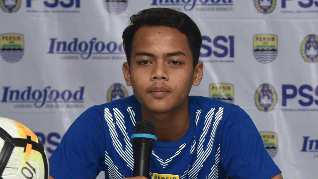 Ardi Maulana, merasa senang mendapat kepercayaan bergabung dengan tim utama  Persib Bandung untuk persiapan menghadapi lanjutan Liga 1 2020 - INDOSPORT