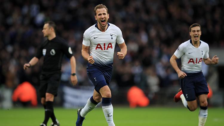 Harry Kane berselebrasi usai mencetak gol ke gawang Wolves.