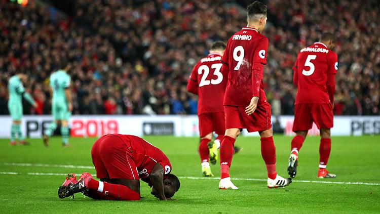 Sadio Mane bersujud usai mencetak gol ke gawang Arsenal. Copyright: Getty Images