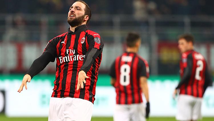 Gonzalo Higuain berselebrasi usai mencetak gol ke gawang SPAL.