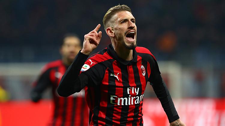 Pemain AC Milan, Samu Castillejo berselebrasi usai mencetak gol ke gawang SPAL. Copyright: Getty Images