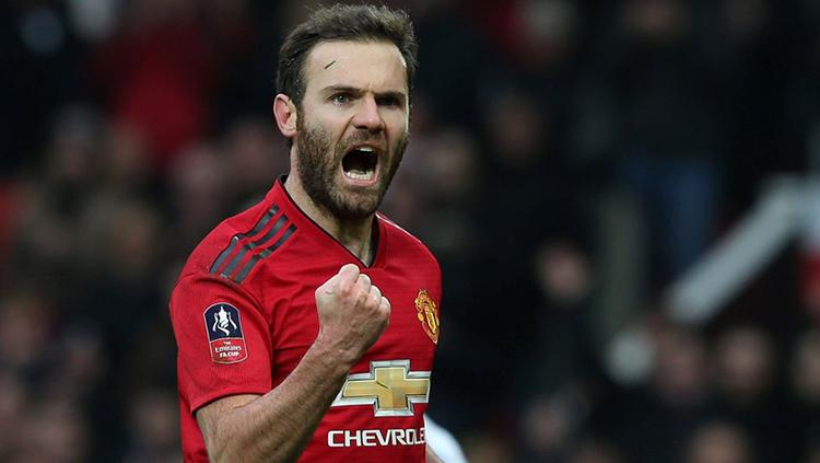 Selebrasi Juan Mata setelah mencetak gol pembuka di laga Piala FA saat berhadapan dengan Reading.