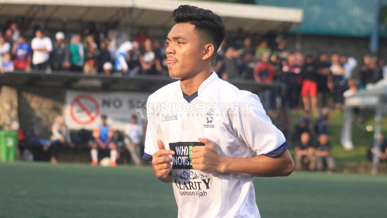 Pemain tim sepak bola Madura United, Alfath Fathier. Copyright: arifpisan/Indosport.com