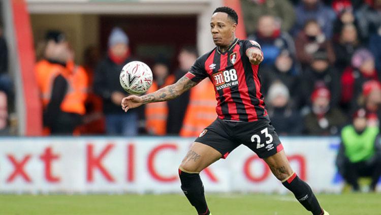 Nathaniel Clyne saat bermain untuk AFC Bournemouth. Copyright: INDOSPORT