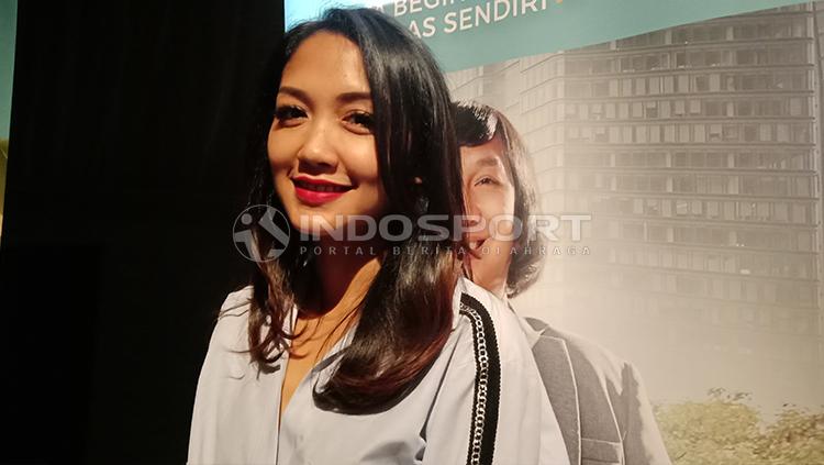 Adriana Bustami, Istri Augie Fantinus.