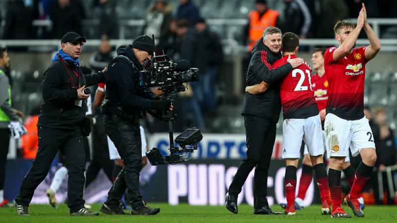 Ander Herrera memeluk Ole Gunnar Solskjaer Copyright: INDOSPORT