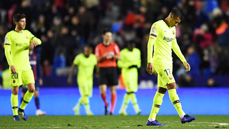 Jeison Murillo tertunduk lesu usai kalah dari Levante pada laga Copa del Rey 16 besar di stadion Ciutat de Valencia 11/01/19