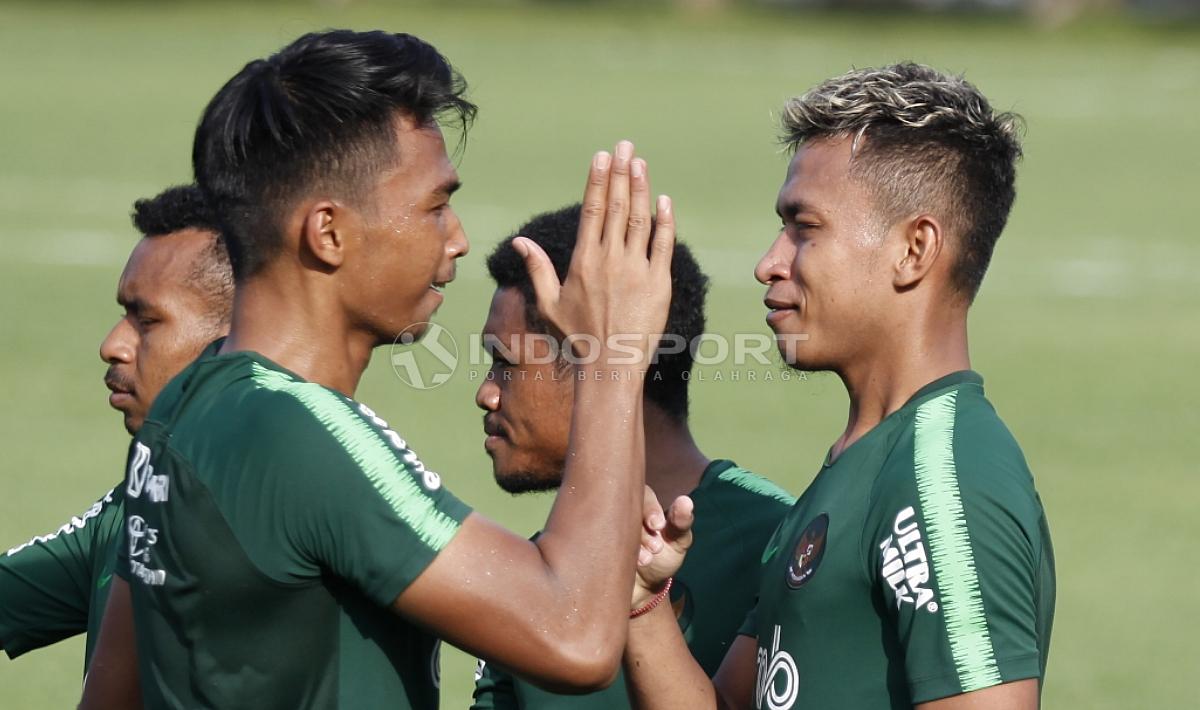 Osvaldo Haay (kanan) dan Bagas Adi terlihat akrab usai melakukan latihan.