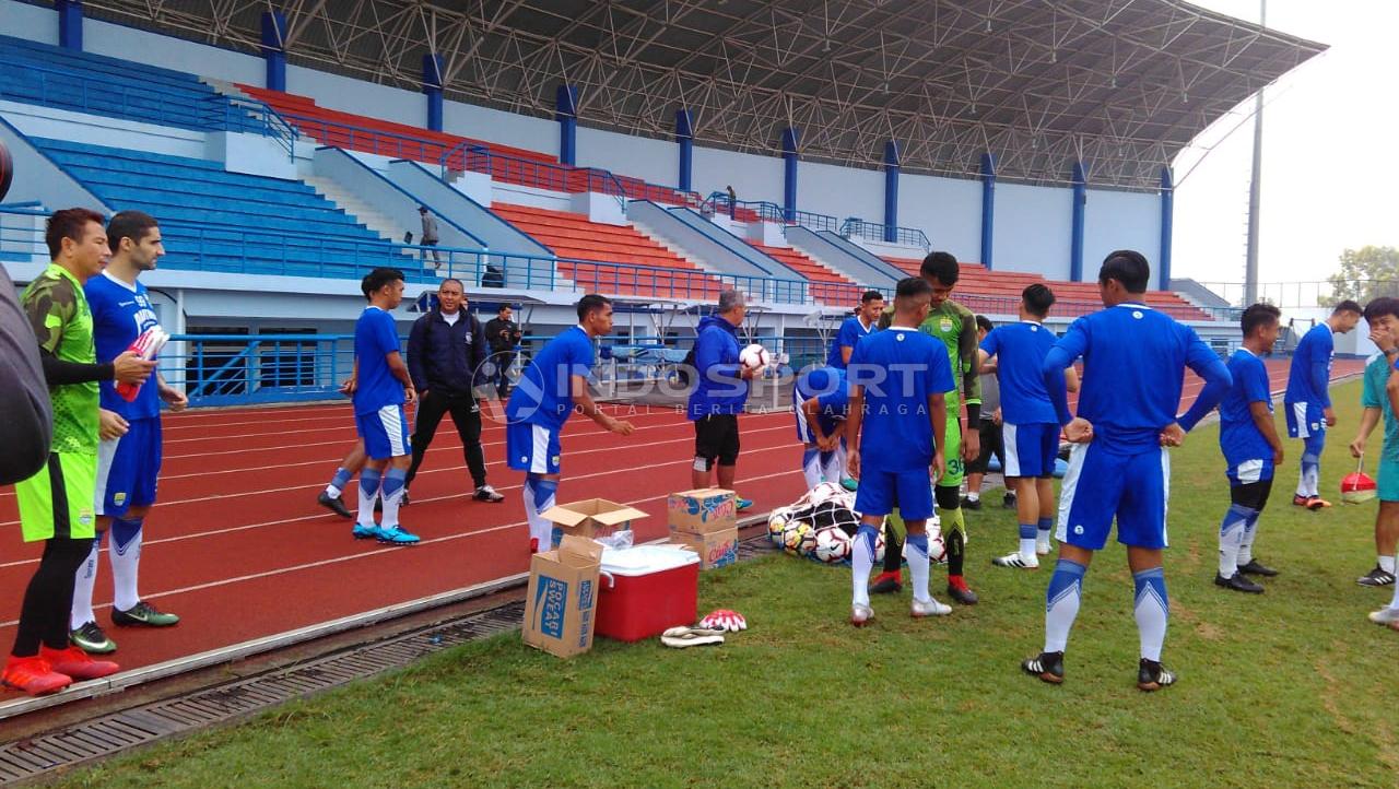 Latihan perdana Persib Bandung.