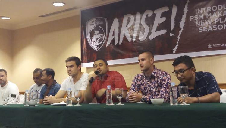 Eero Markkanen dan Aaron Evans dalam jumpa pers bersama PSM Makassar