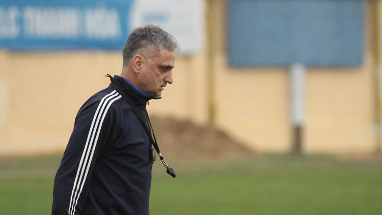 Marian Mihail bukan sosok yang benar-benar baru mengenal sepak bola Indonesia, berikut tiga fakta menarik pelatih anyar klub Liga 1, PSS Sleman.