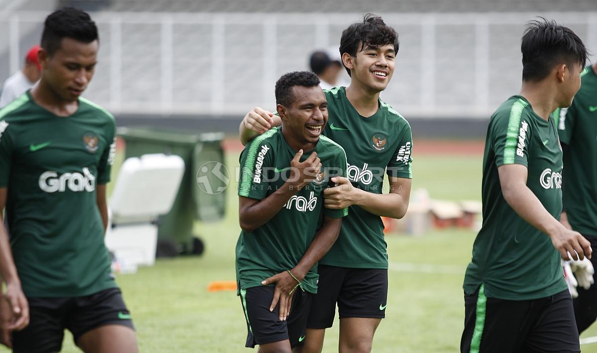 PSS Sleman resmi mendapatkan gelandang Timnas Indonesia U-23, M Luthfi Kamal Baharsyah (kedua kanan).