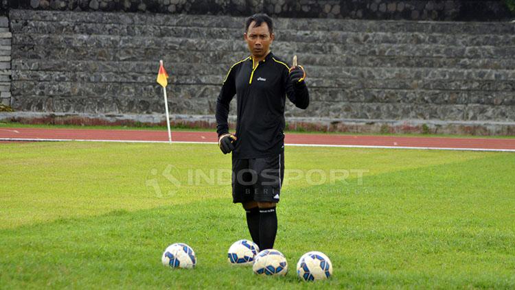 Mantan kiper Timnas Indonesia, I Komang Putra yang ditunjuk sebagai pelatih kiper PSIS Semarang. Copyright: Ronald Seger Prabowo/INDOSPORT