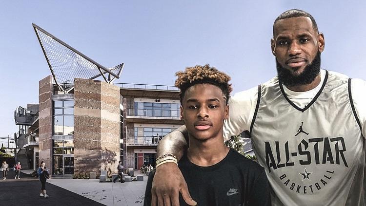 LeBron James dan sang anak. - INDOSPORT