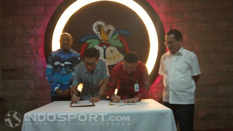 Penandatanganan Nota Kesepahaman (MoU) Bank Papua dengan Manajemen Persipura Jayapura