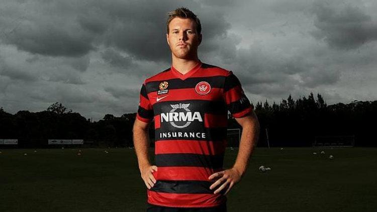 Daniel Mullen berseragam Western Sydney Wanderers.