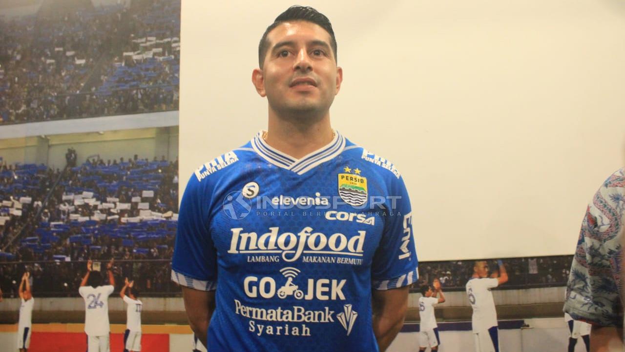 Esteban Vizcarra saat diperkenalkan sebagai pemain Persib.
