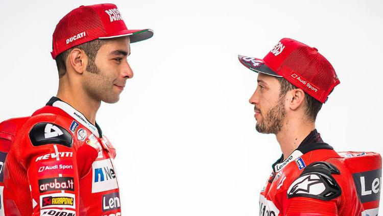 Danilo Petrucci (kiri) dan Andrea Dovizioso yang kini menjadi rekan setim di Ducati. - INDOSPORT