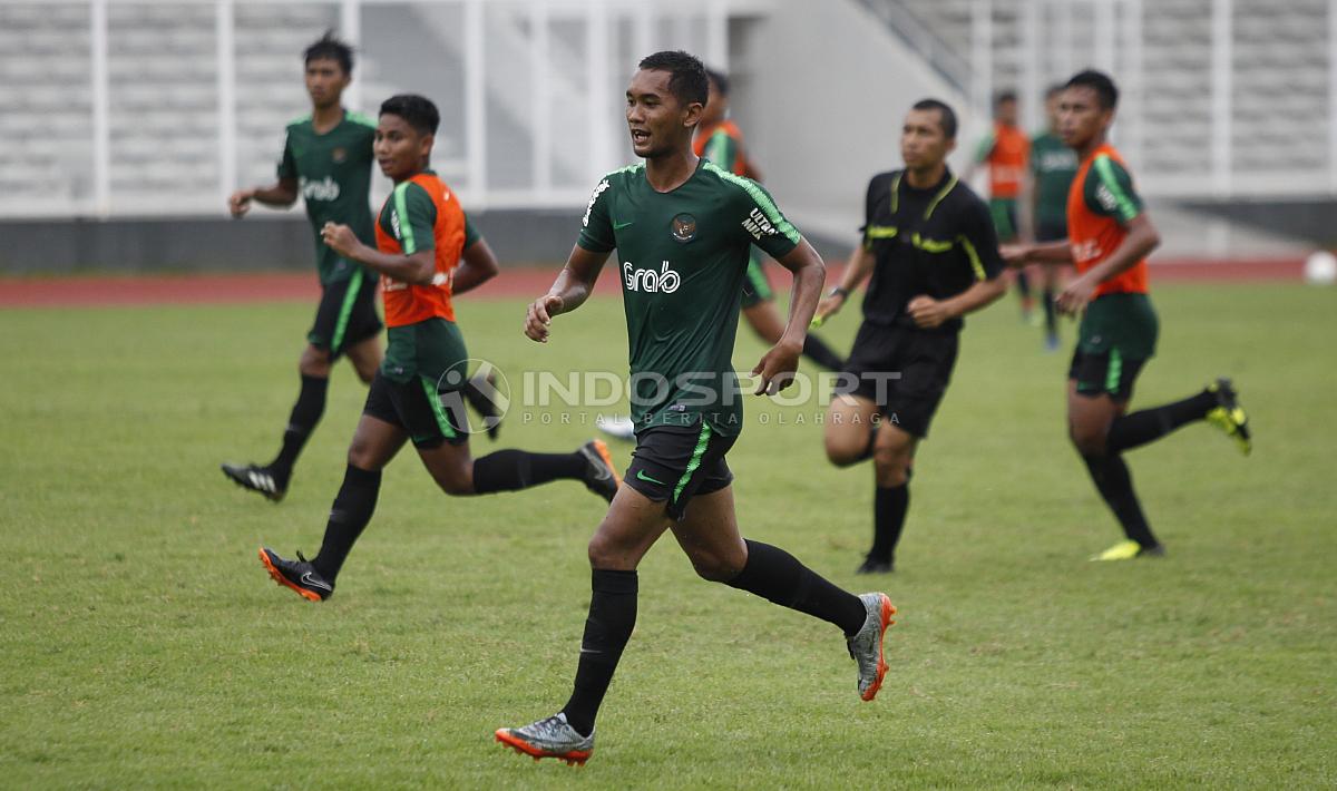 Beni Oktaviansyah (tengah) saat mengikuti TC Timnas Indonesia beberapa waktu lalu.