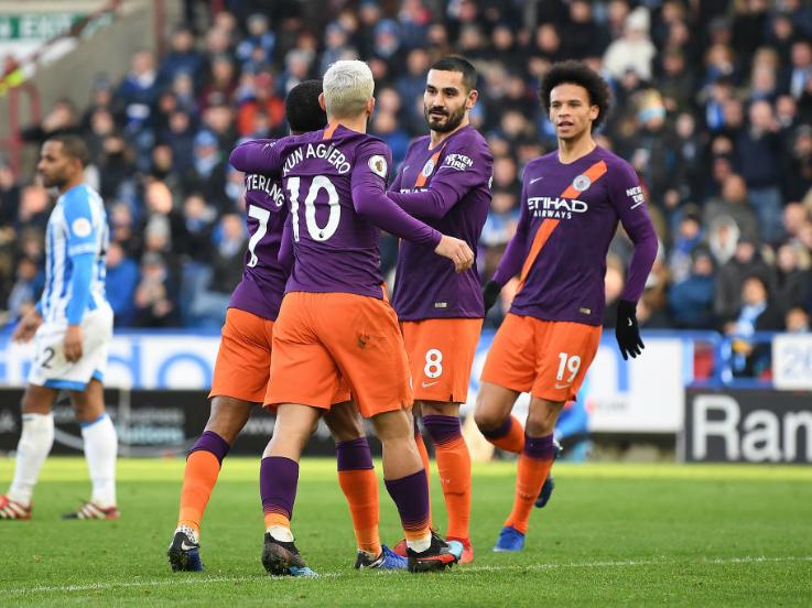 Selebrasi para pemain Manchester City usai cetak gol ke gawang Huddersfield Town, Minggu (20/01/19). Copyright: INDOSPORT