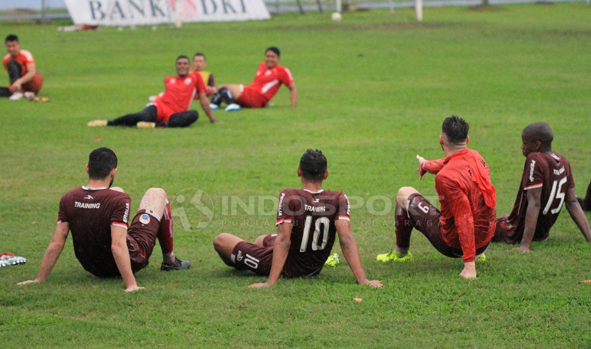 Pemain Asing Persija (kiri ke kanan) Jakhongir Abdumuminov, Bruno Oliveira, Marco Simic, Vinicius Lopes