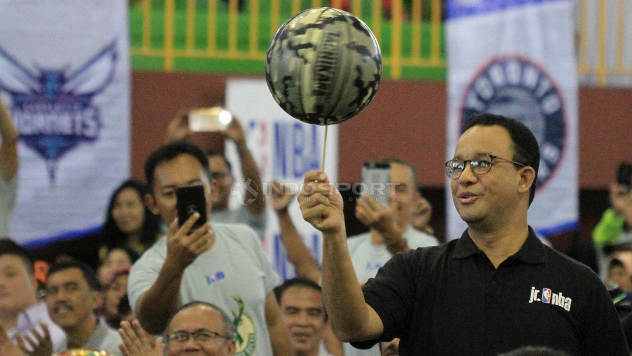 Anies Baswedan berjanji akan membangun Wasaka International Stadium untuk Barito Putera dan masyarakat Kalimantan Selatan. - INDOSPORT