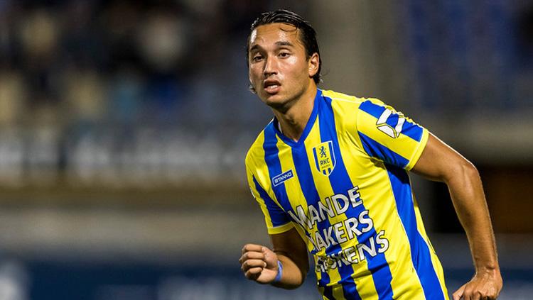 Ezra Walian saat bermain untuk RKC Waalwijk.