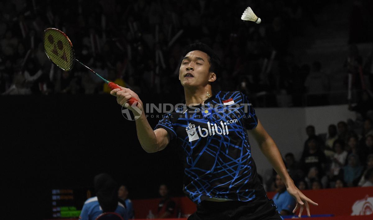 Pebulu tangkis tunggal putra Indonesia, Jonatan Christie, melaju ke babak kedua Indonesia Masters 2019 setelah hanya bermain satu gim.