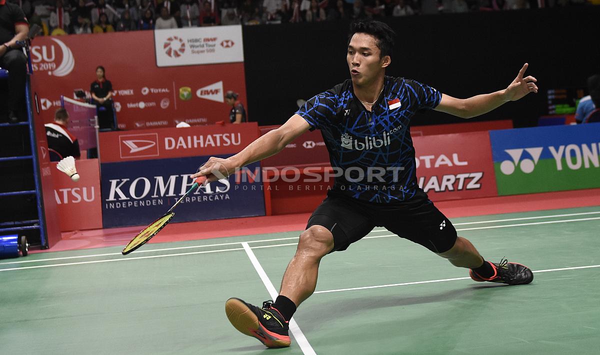 Pebulu tangkis tunggal putra Indonesia, Jonatan Christie, melaju ke babak kedua Indonesia Masters 2019 setelah hanya bermain satu gim. Copyright: Herry Ibrahim/INDOSPORT