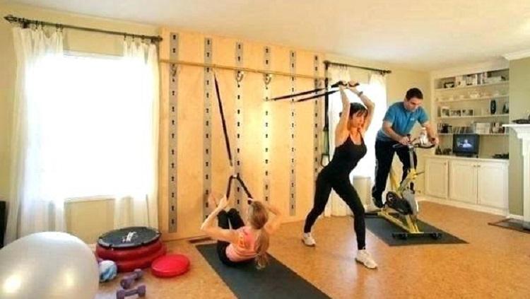 Gerakan Chest Press untuk latihan kardio di ruangan sempit