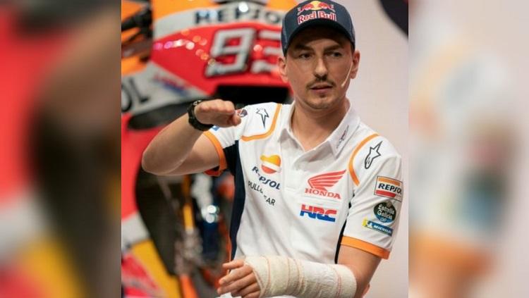 Jorge Lorenzo menjelaskan bagaimana bisa mengalami kecelakaan saat berlatih di Italia. - INDOSPORT