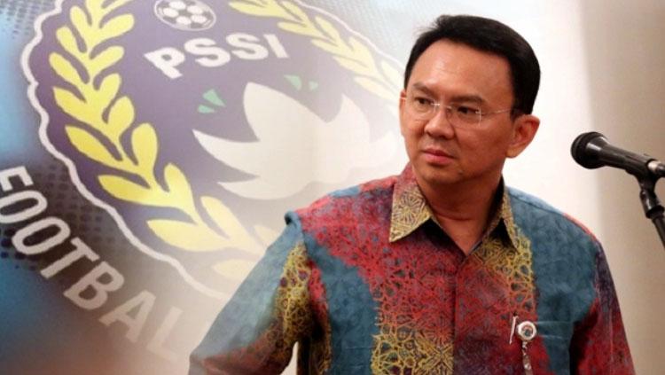 Basuki Tjahaja Purnama dan logo PSSI Copyright: INDOSPORT