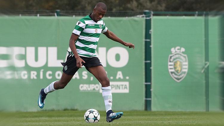 Klub Liga Italia (Serie A), AC Milan, siap berebut dengan rival sekota mereka, Inter Milan, guna mengamankan 2 bek idaman.