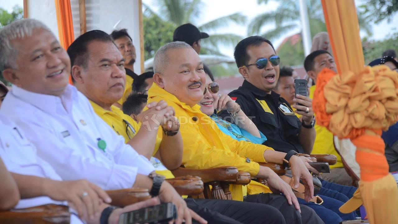 Menguak sisi lain Alex Noerdin, tersangka korupsi yang pernah menjadi gubernur pencinta olahraga nasional.