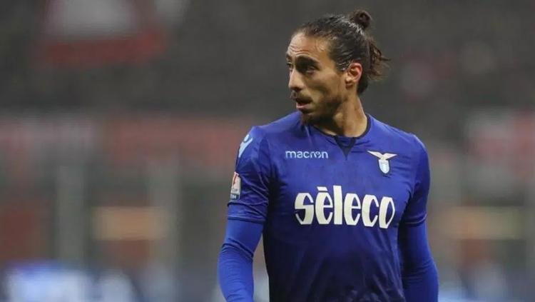 Bek Lazio, Martin Caceres tengah diincar Juventus.
