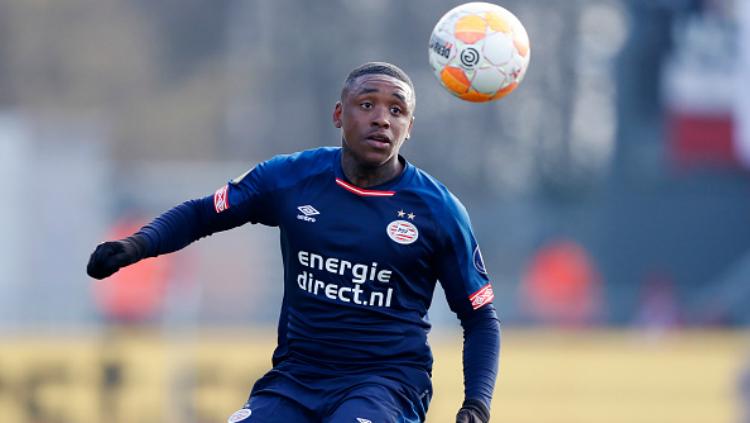 Steven Bergwijn, pemain yang diperebutkan Bayern Munchen dan Manchester United. Copyright: INDOSPORT