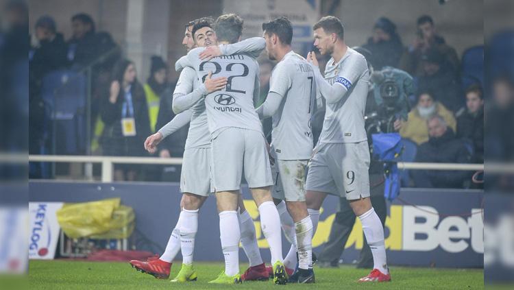 Perayaan para pemain AS Roma usai mencetak gol ke gawang Atalanta di Serie A Italia, Minggu (27/01/19).