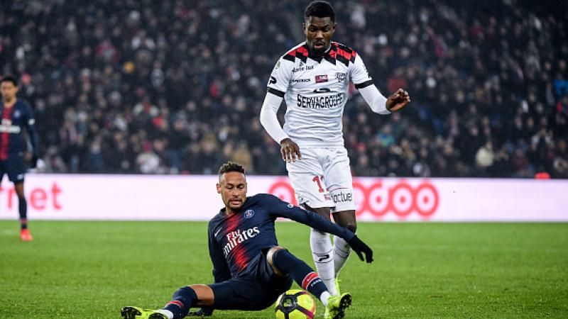 Marcus Thuram (kanan), menjadi salah satu sosok penyerang yang harus didatangkan Tottenham musim depan.