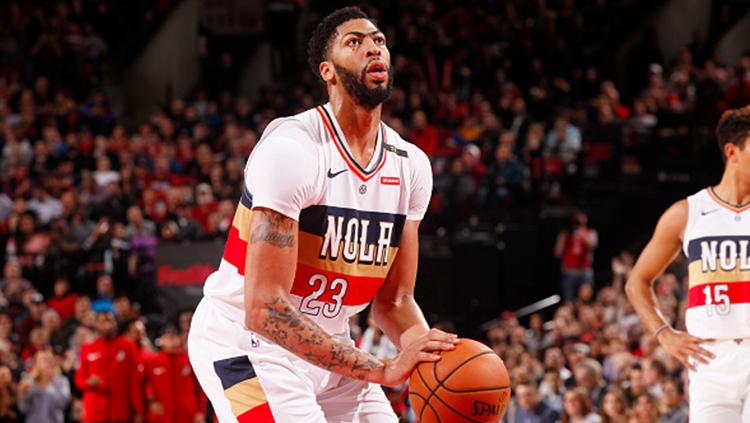 Anthony Davis New Orleans Pelicans bersiap akan shot bola - INDOSPORT