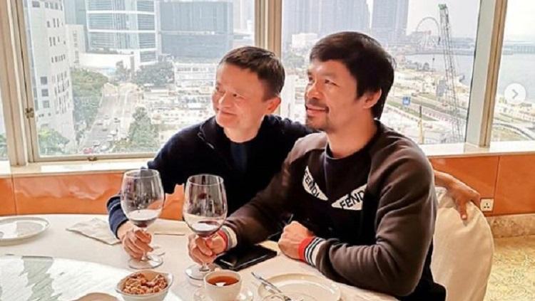 Manny Pacquiao dan Jack Ma terlihat berlatih tinju dan menantang Floyd Mayweather. - INDOSPORT