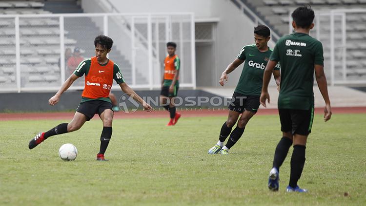 Gelandang Timnas Indonesia U-23, Lutfi Kamal Baharsyah (kiri) dikabarkan sepakat berkostum PSS Sleman untuk Liga 1 2020.