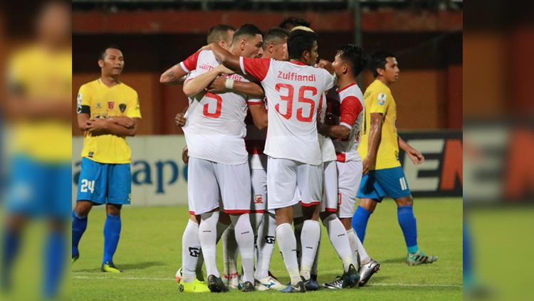 Gol debutan dua rektrutan anyar Laskar Sape Kerrab Copyright: Twitter/@MaduraUnitedFC