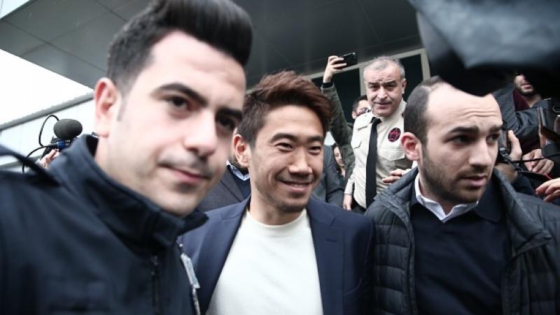 Shinji Kagawa saat tiba di Turki.