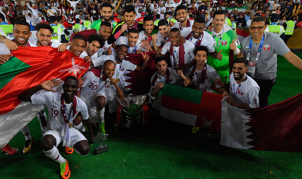 Para pemain Timnas Qatar merayakan kemenangan sebagai juara Piala Asia melawan Jepang di Stadion Zayed Sports City pada (01/02/19) di Abu Dhabi, Uni Emirat Arab.