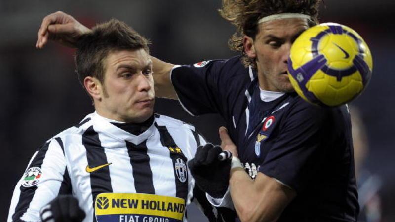 Michele Paolucci (kiri) saat membela Juventus