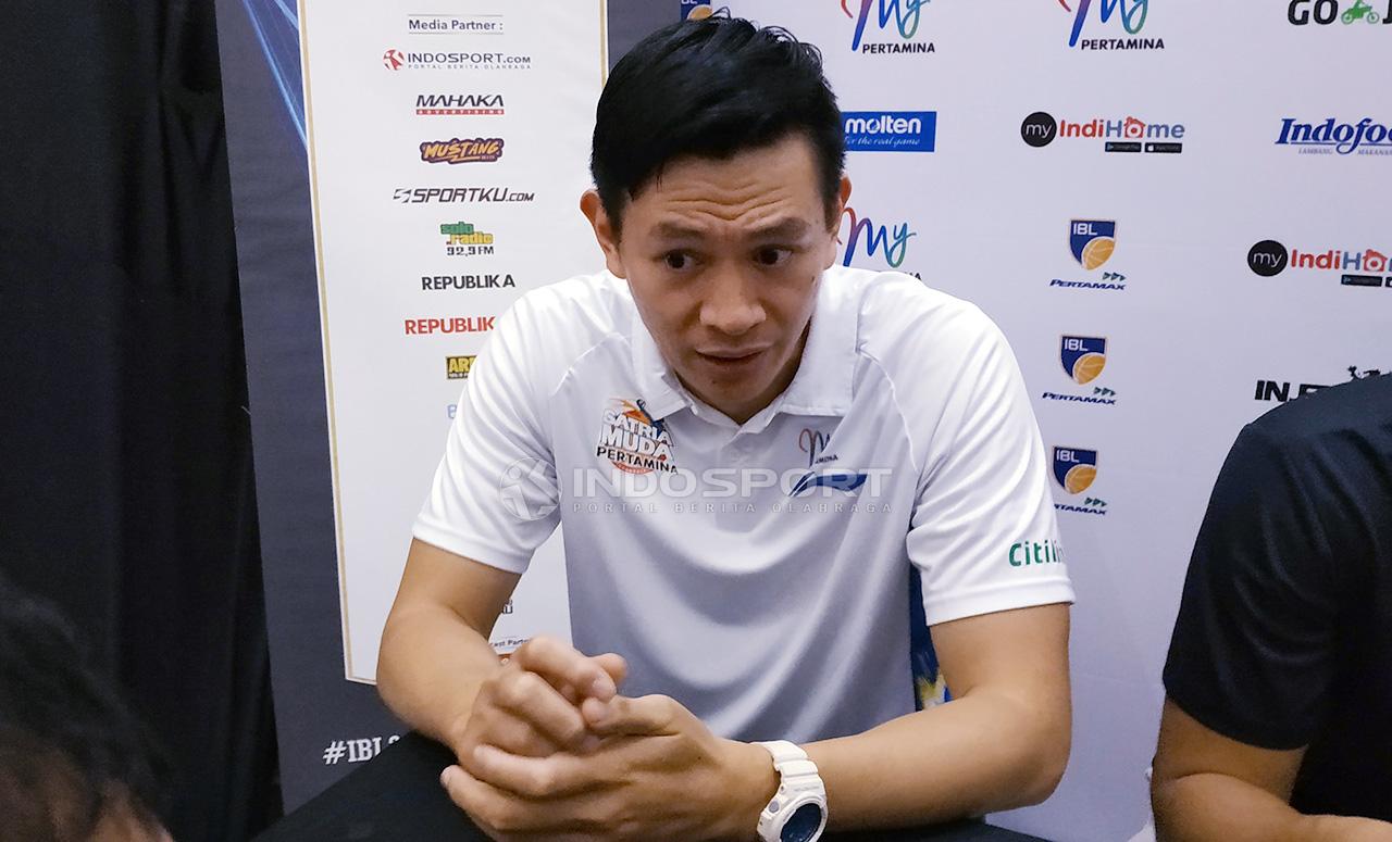Pelatih Satria Muda Pertamina Youbel Sondakh saat konfrensi pers. Sabtu (2/2/19).