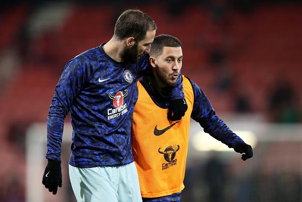 Gonzalo Higuain (kiri) dan Eden Hazard, 2 pemain bintang Chelsea saat sedang pemanasan. Copyright: INDOSPORT