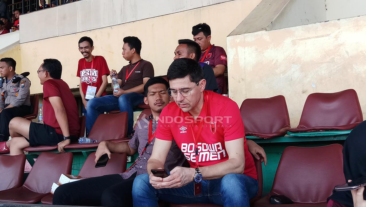 Pelatih anyar PSM Makassar, Darije Kalezic hadir langsung menyaksikan laga PSM kontra Kalteng Putra, Minggu, (03/02/19). Copyright: Wira Wahyu Utama/Indosport.com