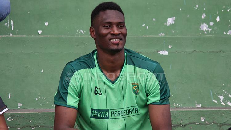 Amido Balde latihan perdana di Lapangan Jenggolo, Sidoarjo. Selasa (5/2/19). Copyright: Fitra Herdian/Indosport