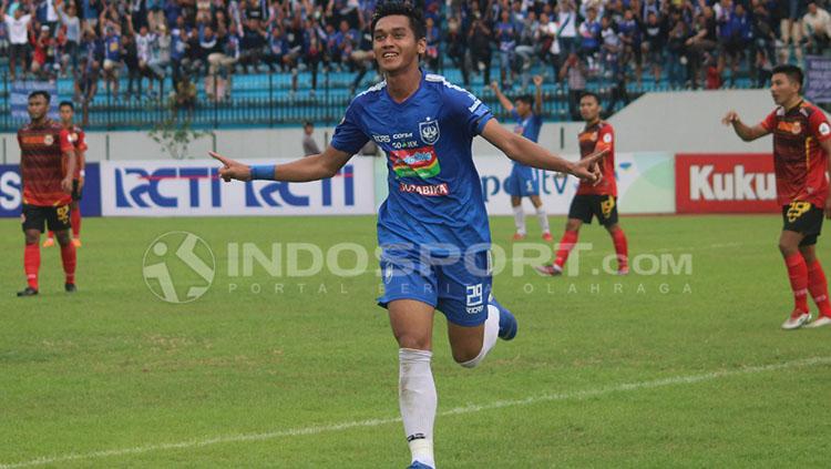 Gaya Septian David Maulana usai membuka keunggulan PSIS Semarang atas Persibat Batang. Copyright: Ronald Seger/INDOSPORT